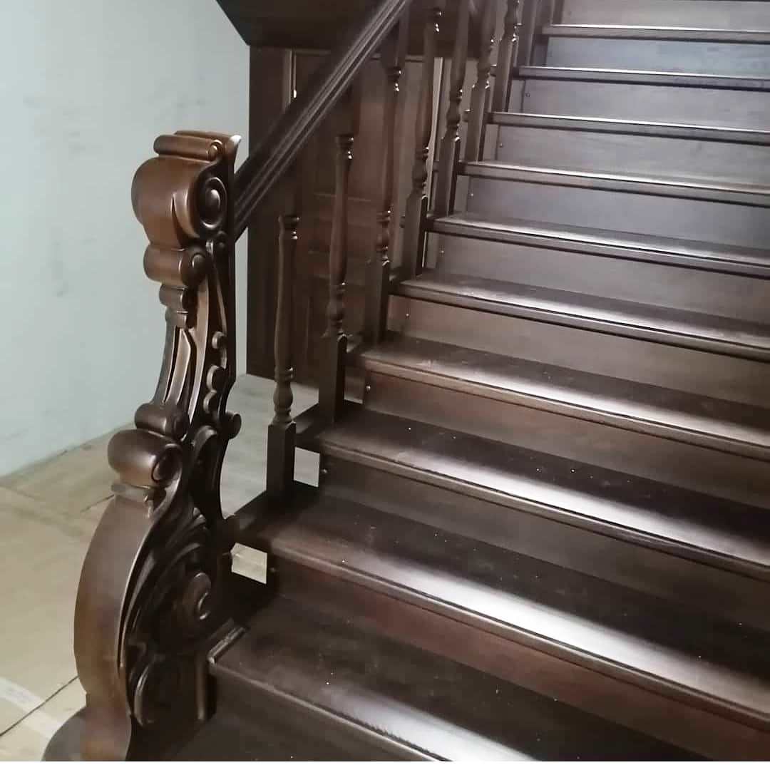 Столб на лестницу